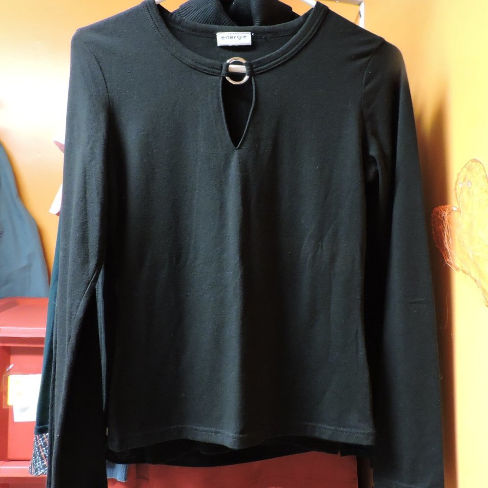 ENERGIE - women's, top w/keyhole in front, black
